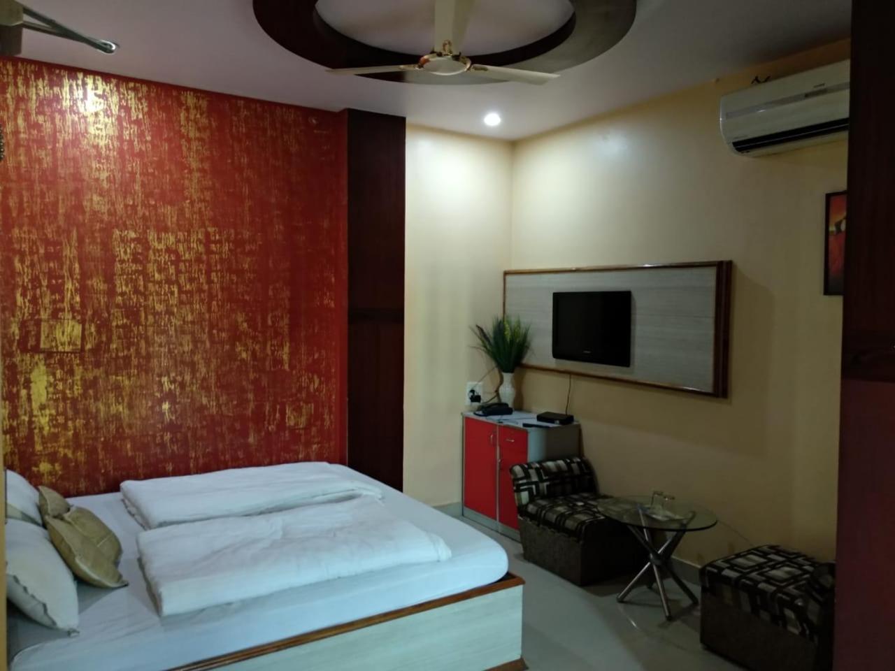 Surya Hotel Katni Екстер'єр фото